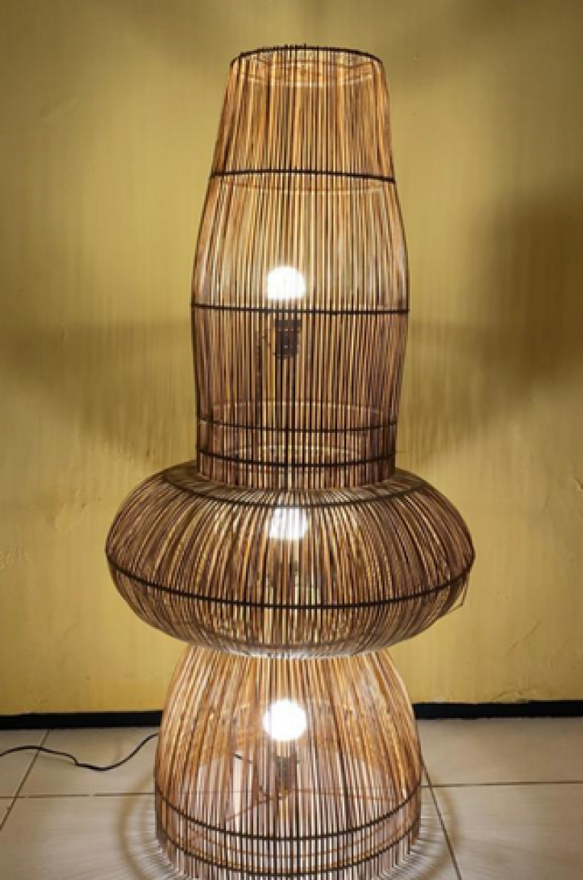 Luminária de Piso Totem
